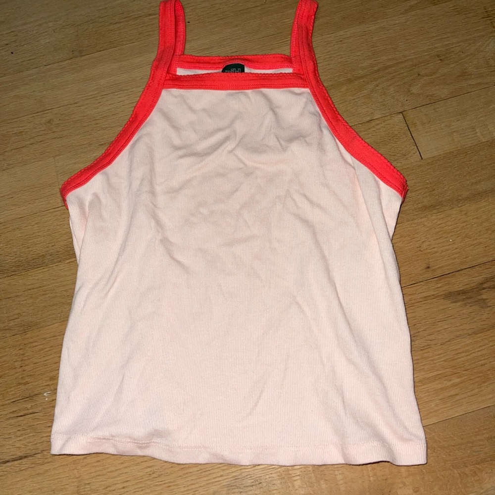 pink tank top
